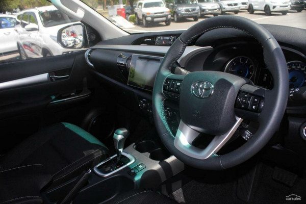 2016 Toyota HiLux  SR5 Double Cab Pick Up Image 8