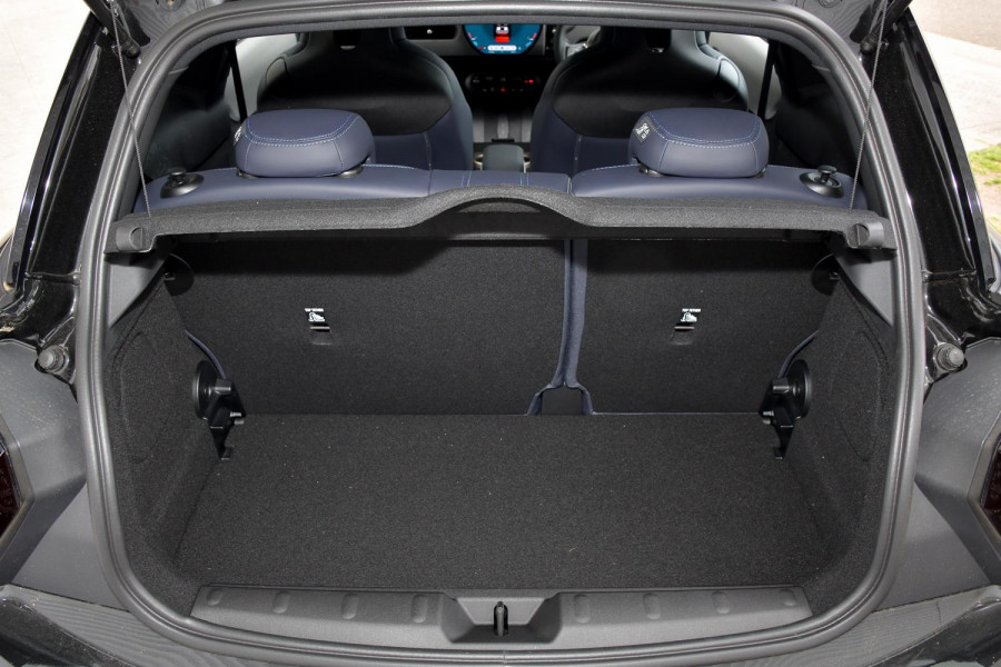 2026 MINI Cooper F66 C Favoured Hatch