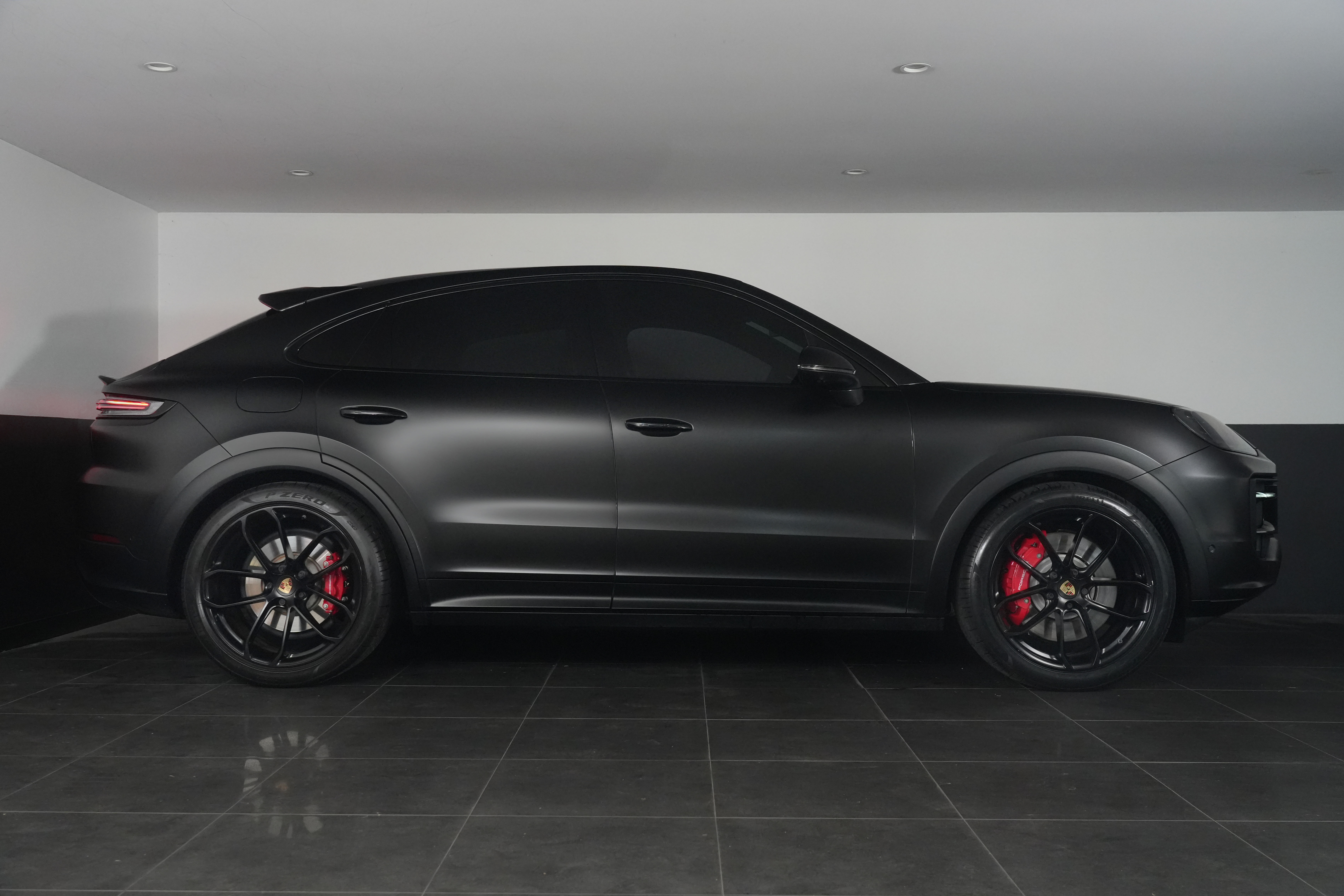 2024 Porsche Cayenne GTS Coupe Image 18