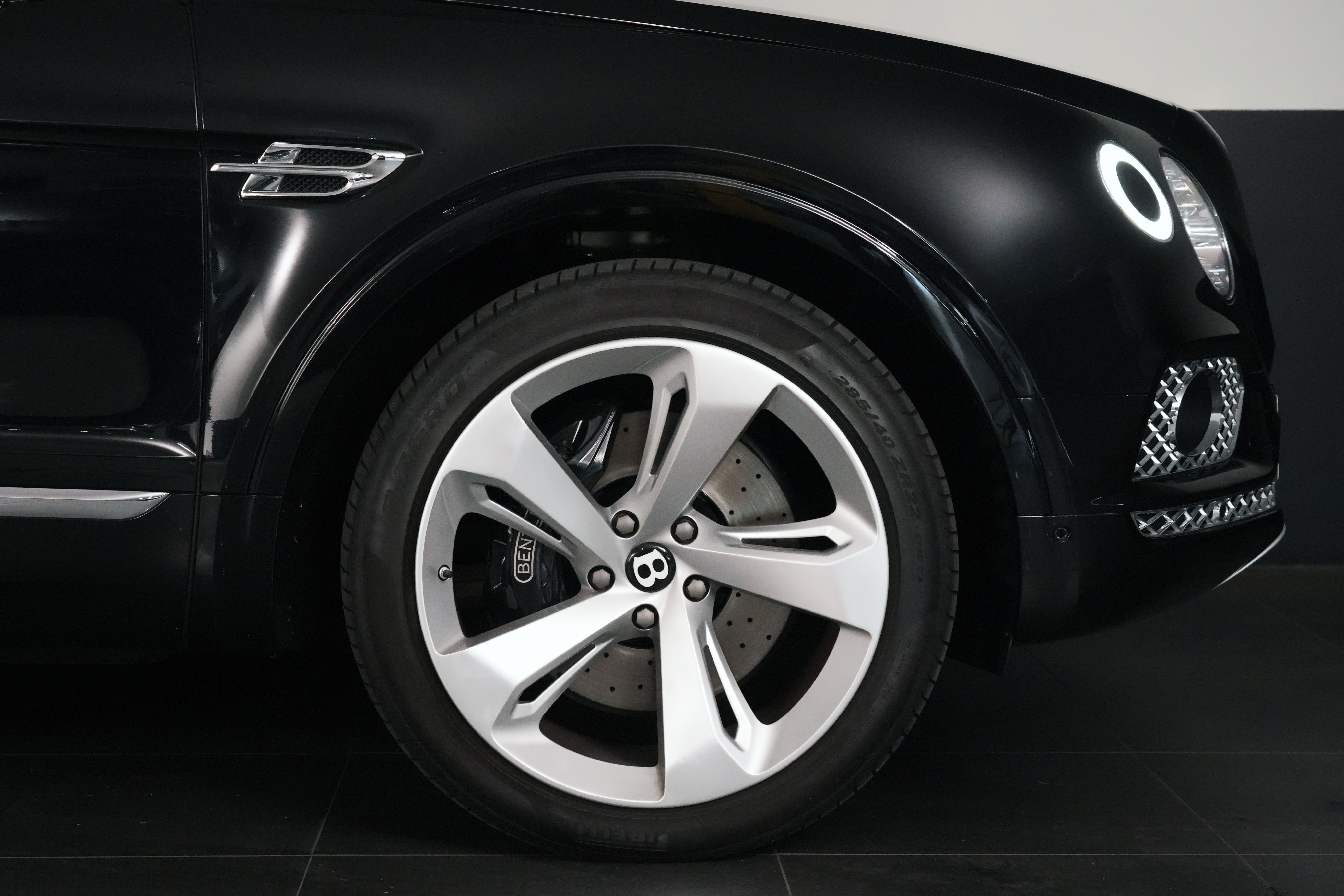 2018 Bentley Bentayga W12 SUV Image 21