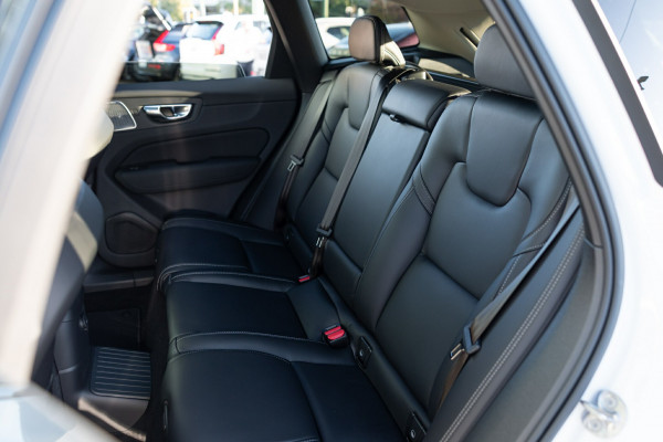 2026 Volvo XC60 UZ Ultra T8 Plug-in Hybrid Dark SUV Image 6