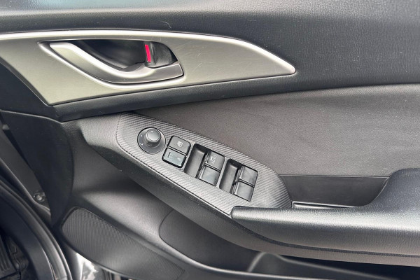 2016 Mazda 3 BM5478 Neo Hatch Image 12