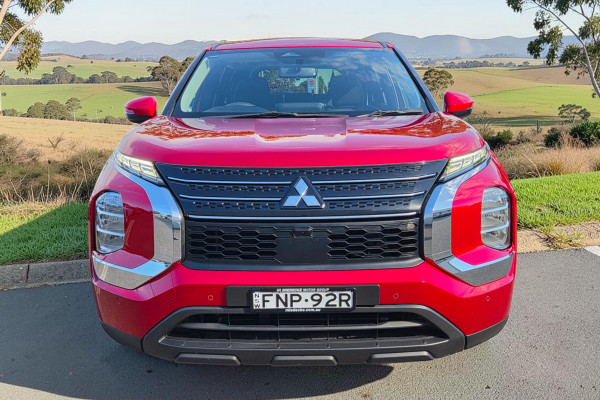 2022 MY22.5 Mitsubishi Outlander ZM ES SUV Image 2