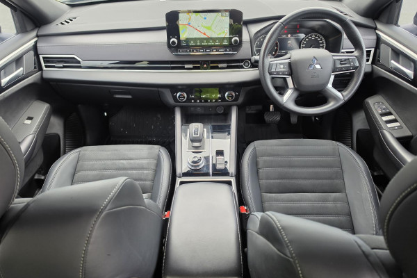 2023 Mitsubishi Outlander ZM Black Edition SUV Image 17