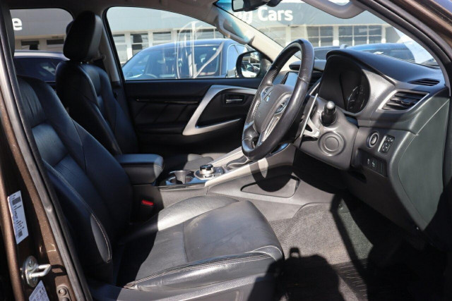 2017 Mitsubishi Pajero Sport QE GLX SUV Image 18