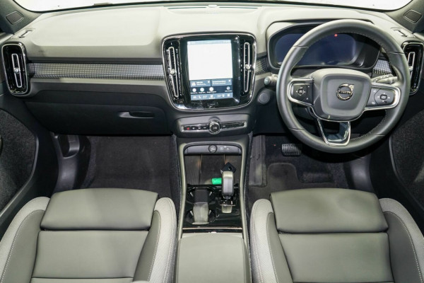 2026 Volvo EX40  Ultra Twin Motor Performance SUV Image 5