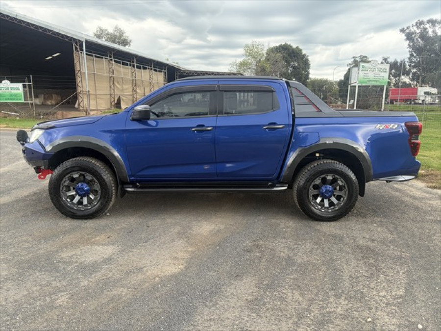 2020 MY21 Isuzu D-MAX RG X-TERRAIN Ute Image 3