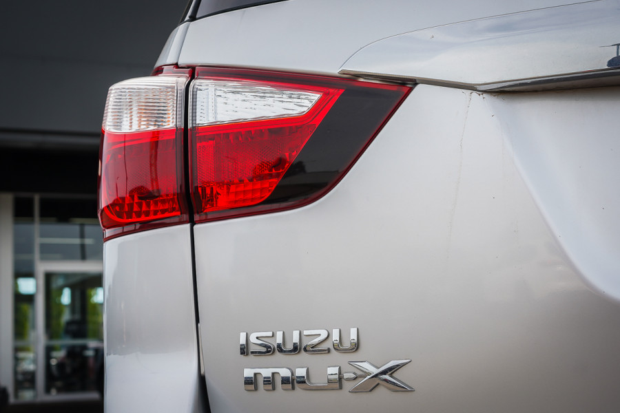 2015 Isuzu MU-X LS-T SUV Image 9