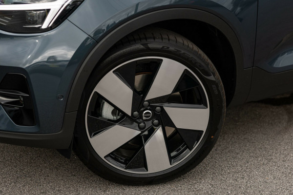 2026 Volvo EX40  Ultra Twin Motor Performance SUV Image 11