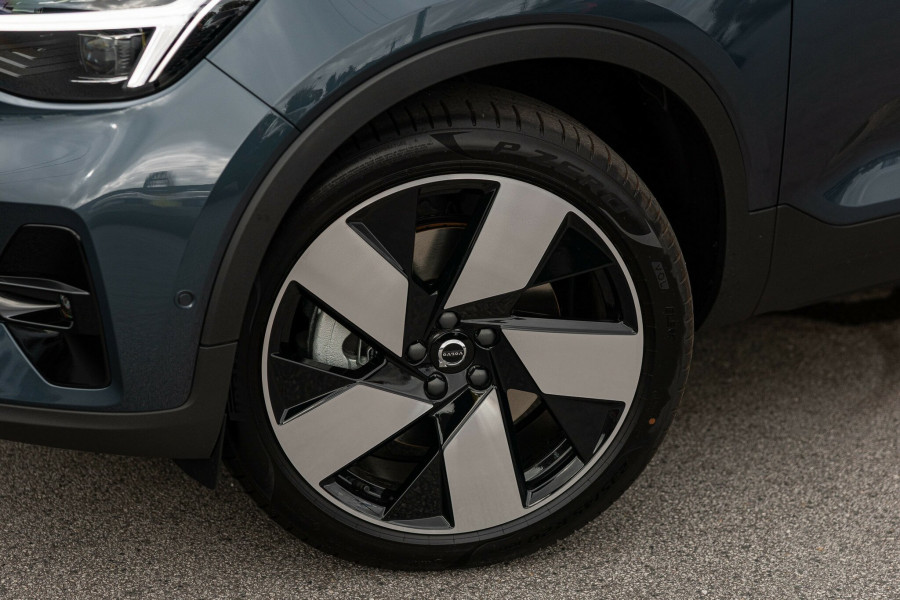 2026 Volvo EX40  Ultra Twin Motor Performance SUV Image 11