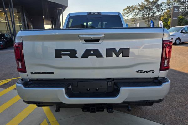 2026 Ram 2500 DJ Laramie Dual Cab Image 4
