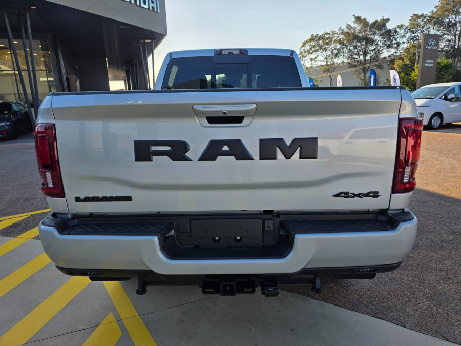 2026 Ram 2500 DJ Laramie Dual Cab Image 4
