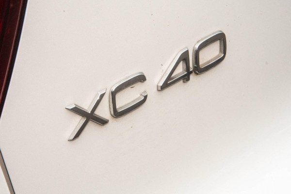 2021 Volvo XC40  T5 R-Design SUV Image 6