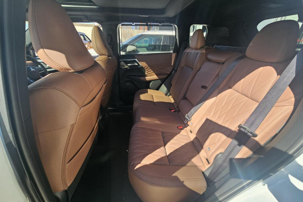 2025 Mitsubishi Outlander ZM Exceed Tourer SUV Image 10