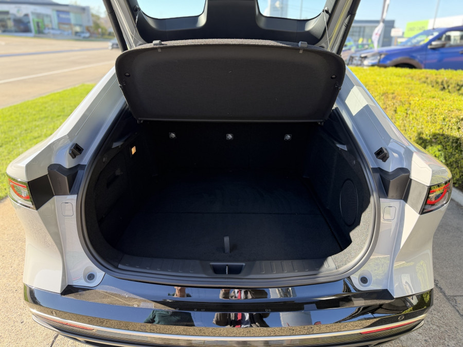 2026 Mazda 6e  E35 Atenza Hatch Image 5