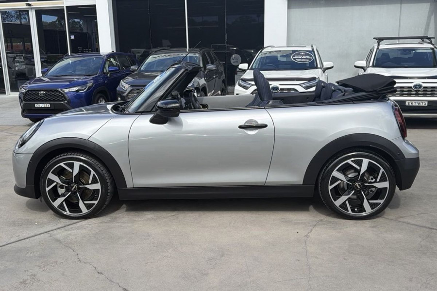 2025 MINI Cooper F67 C Classic Convertible Image 8