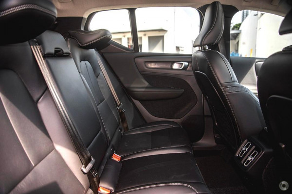 2026 Volvo XC40 XZ Ultra B4 Dark SUV Image 9
