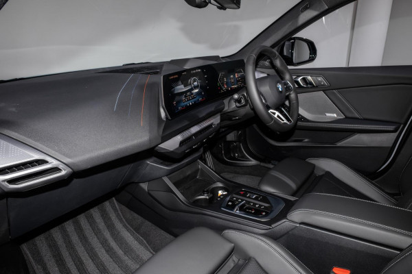 2026 MY25 BMW 1 Series F70 120 M Sport Hatch image 7
