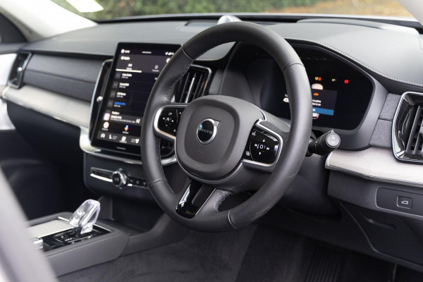 2025 MY26 Volvo XC90 L Series Ultra B5 Dark SUV Image 15