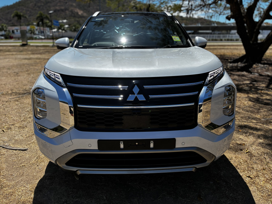2025 Mitsubishi Outlander ZM Exceed Tourer SUV Image 2
