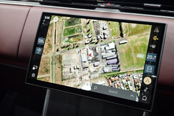 2024 MY25 Land Rover Range Rover L460 P460e Autobiography SUV Image 22