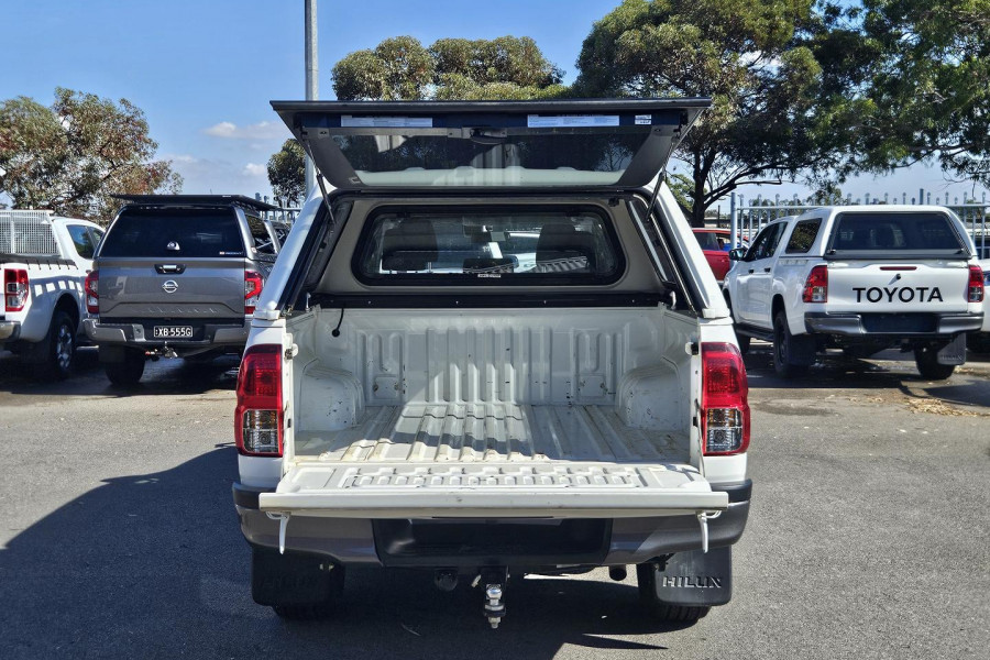 2022 Toyota HiLux GUN126R SR Double-Cab Pick-Up Image 7