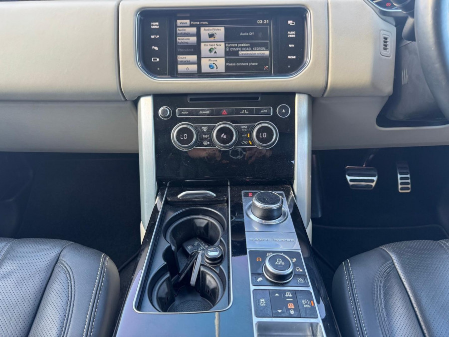 2014 MY14.5 Land Rover Range Rover L405 SDV8 Vogue SE SUV Image 16