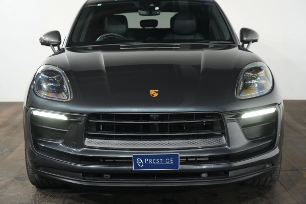 2023 Porsche Macan T SUV Image 3