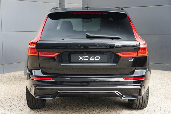 2024 Volvo XC60  Recharge T8 Black Edition Plug-In Hybrid SUV Image 4