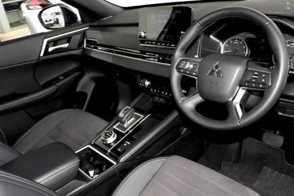 2025 Mitsubishi Outlander ZM LS SUV Image 9