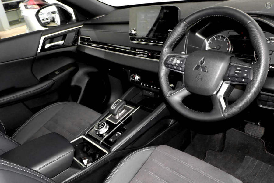 2025 Mitsubishi Outlander ZM LS SUV Image 9