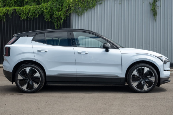 2024 Volvo EX30  Twin Motor Performance Ultra SUV Image 3