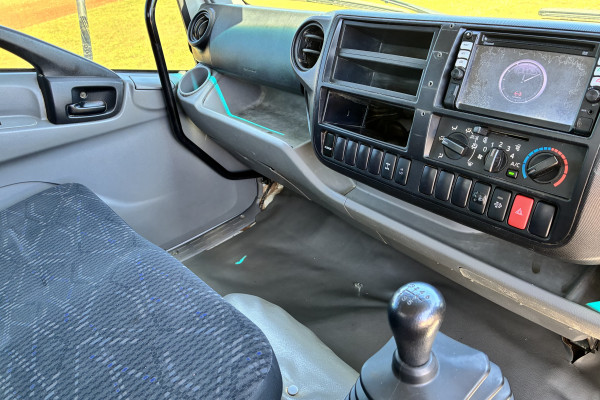 2018 Hino 300 Tray Dropside Image 10