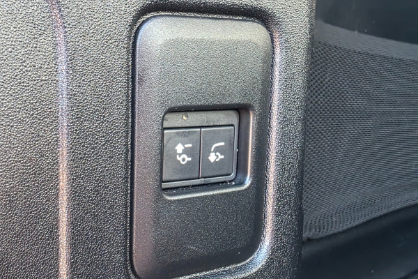 2020 MY21 Land Rover Defender L663 110 D300 SE SUV Image 11