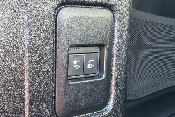 2020 MY21 Land Rover Defender L663 110 D300 SE SUV Image 11
