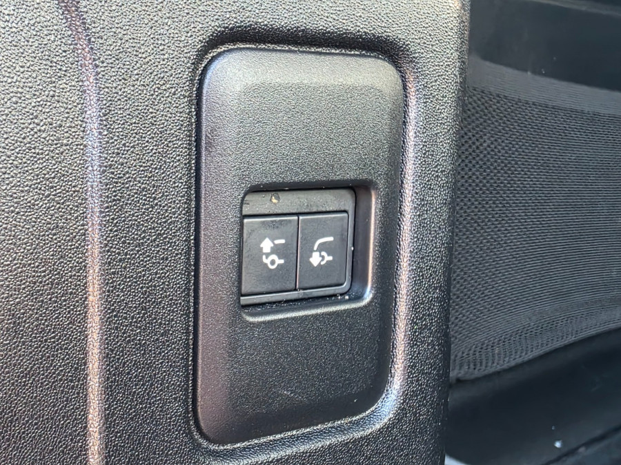 2020 MY21 Land Rover Defender L663 110 D300 SE SUV Image 11