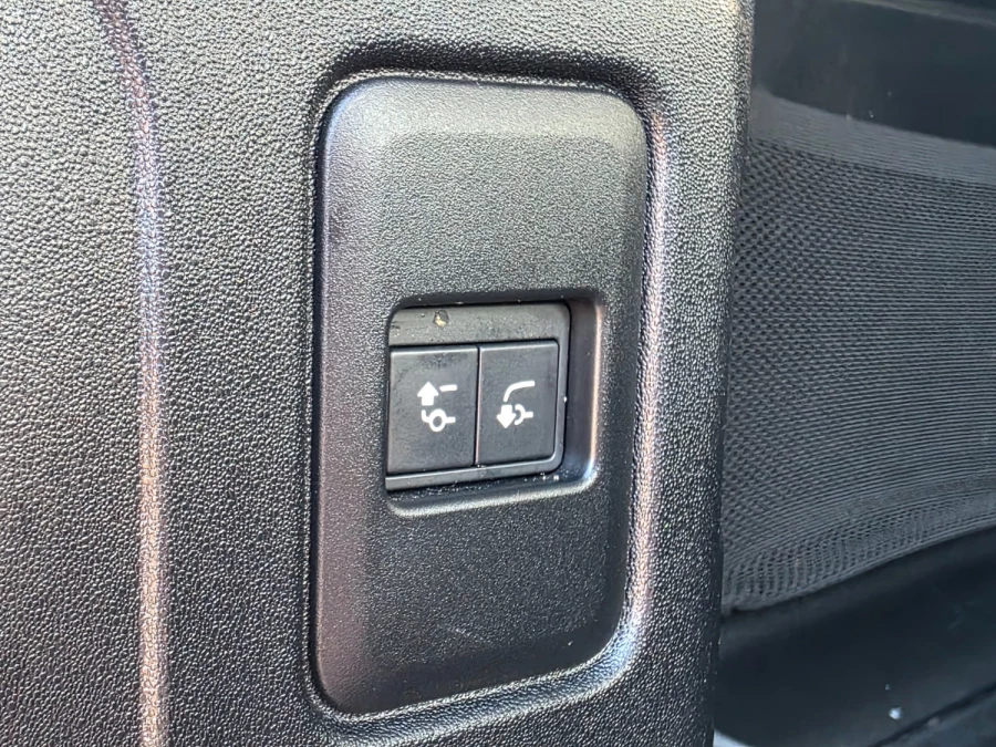 2020 MY21 Land Rover Defender L663 110 D300 SE SUV Image 11
