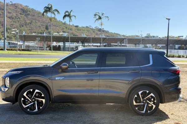 2025 MY24 Mitsubishi Outlander ZM PHEV Exceed SUV Image 8