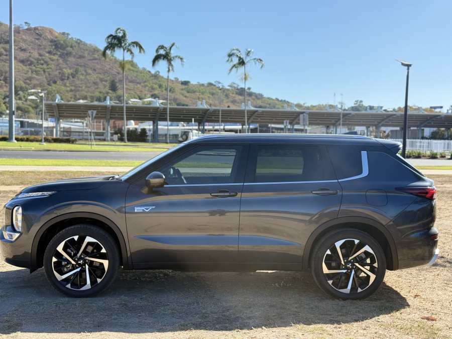 2025 MY24 Mitsubishi Outlander ZM PHEV Exceed SUV Image 8