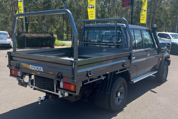 2024 MYon Toyota LandCruiser GDJL79R (Cab Chassis) GXL Double-Cab Cab-Chassis Image 4