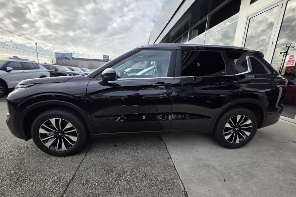 2026 MY25 Mitsubishi Outlander ZM LS SUV Image 4