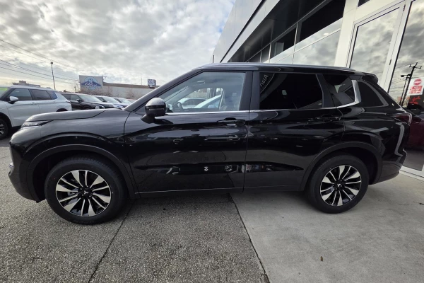2026 MY25 Mitsubishi Outlander ZM LS SUV Image 4
