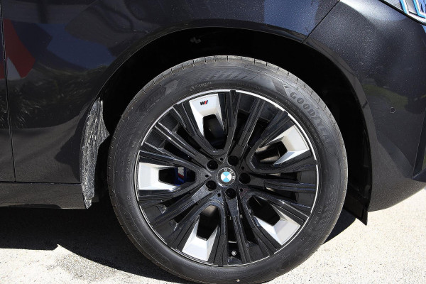2025 BMW X3 G45 30e xDrive SUV image 2