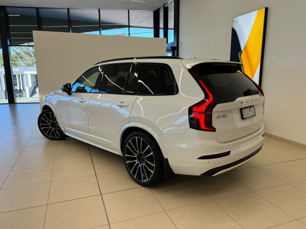 2025 MY26 Volvo XC90 L Series Ultra T8 Plug-in Hybrid Dark SUV image 7
