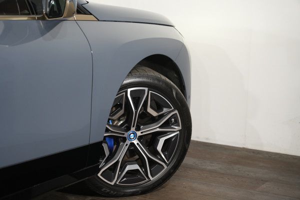 2022 BMW iX xDrive40 SUV Image 11