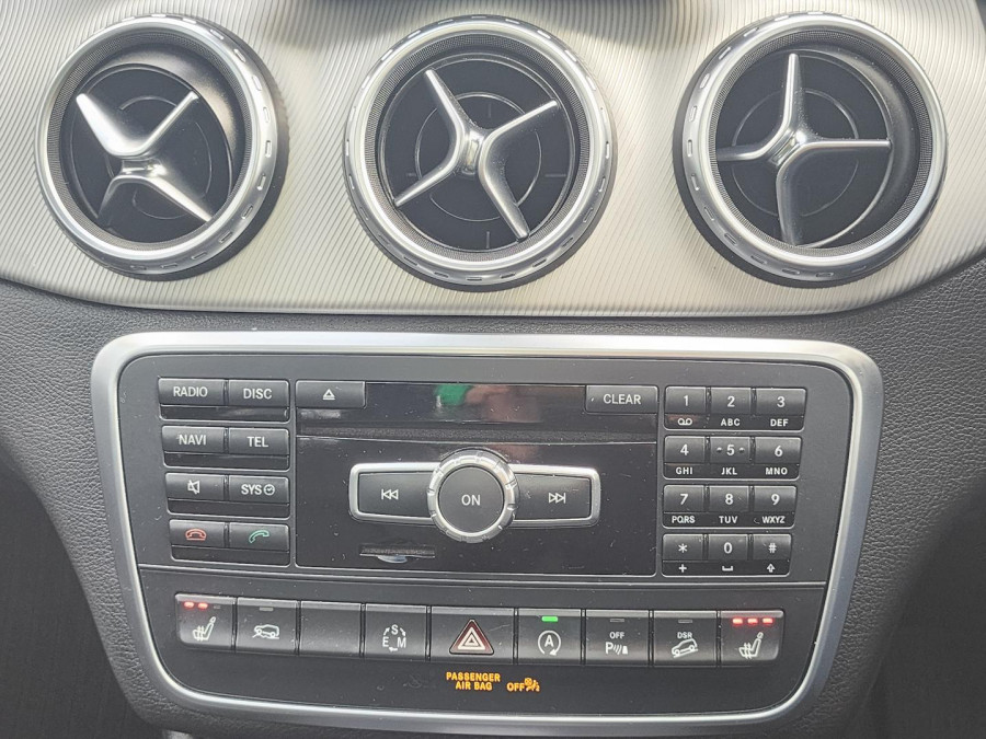 2015 Mercedes-Benz GLA-Class X156 GLA250 SUV Image 16
