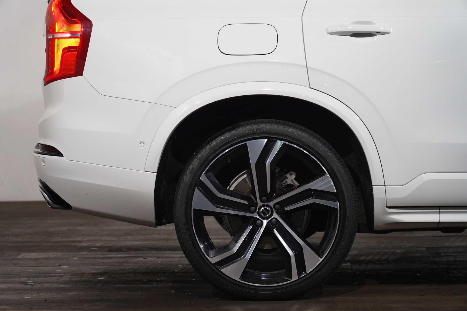 2020 Volvo XC90 T6 R-Design (Awd) SUV Image 6