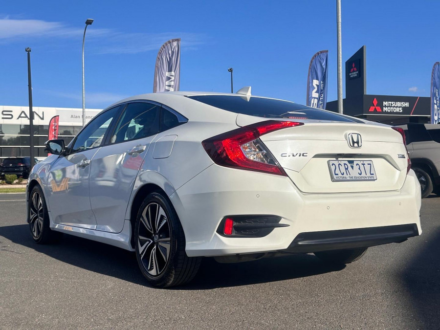 2016 Honda Civic 10th Gen VTi-L Sedan Image 7