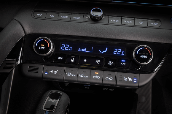 Dual zone climate control with auto defog