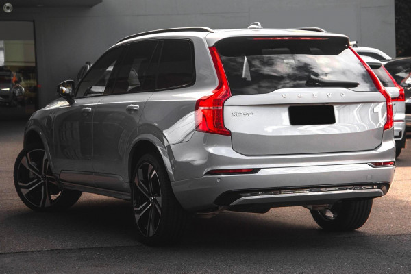 2024 Volvo XC90  Recharge Ultimate T8 Plug-In Hybrid SUV Image 4